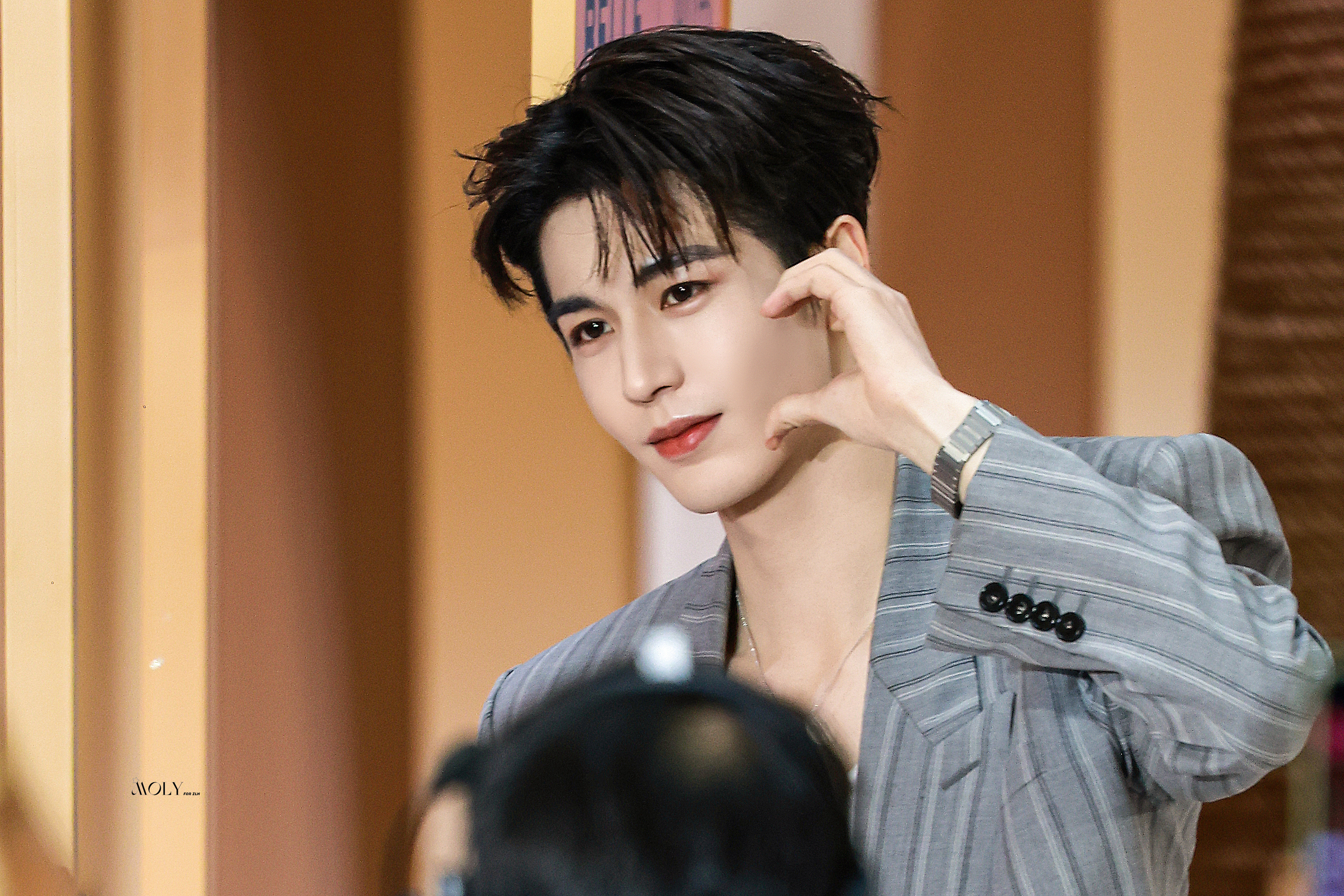 谁能懂张凌赫深圳线下活动状态好权威的颜值🥹都帅成啥样了张凌赫深圳线下活动