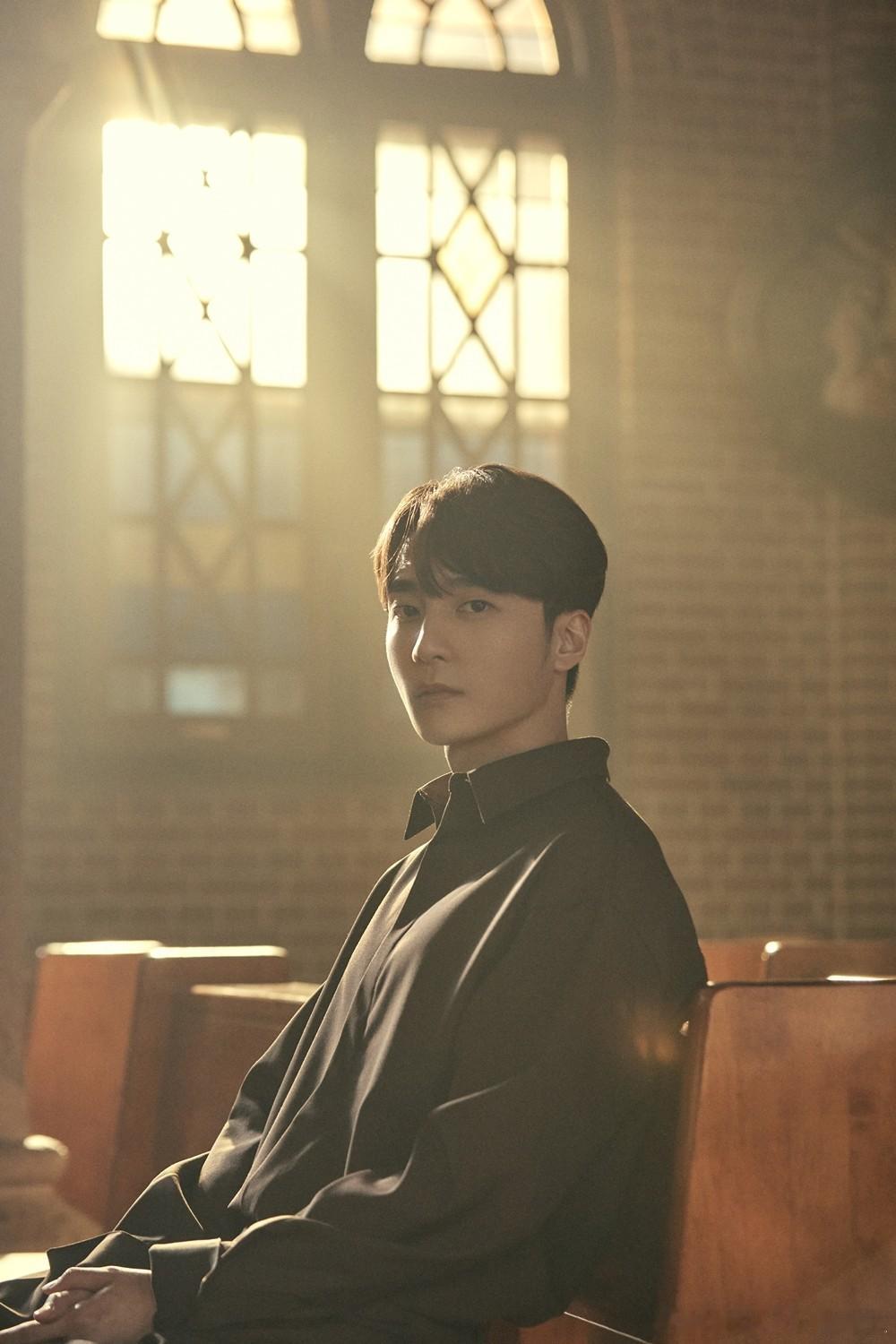 歌手#roykim[超话]# 将于10月携新曲回归。 ​​​
