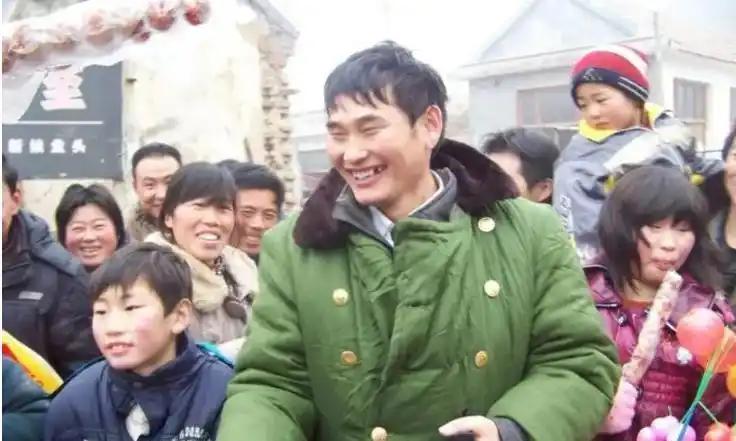 大家不要调侃朱之文了 
       朱之文是农民歌唱家，不是书法家。不是朱之文