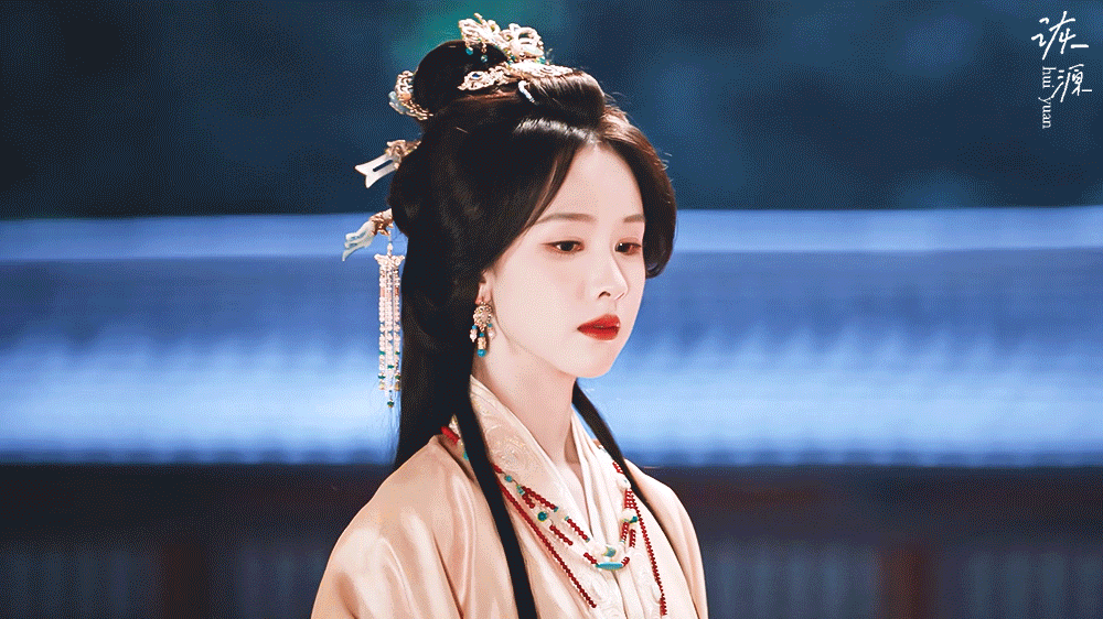 陈都灵 《翘楚》楚朝 / 动图▷EP17-11 黄衣-对月遥望 思念悠远
