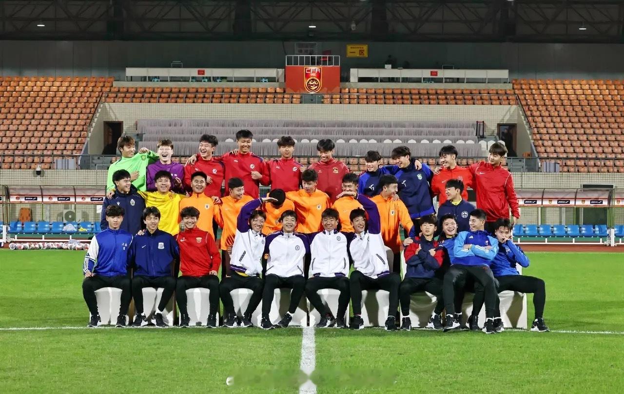 无足球小将球服？媒体人解读U16国足合影：这是防止有人抢占功劳预选赛全胜晋级U1