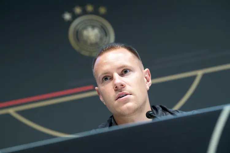 巴萨今日通告球队门将特尔施特根右膝髌腱完全断裂，今日将接受手术并将因此休战数月。