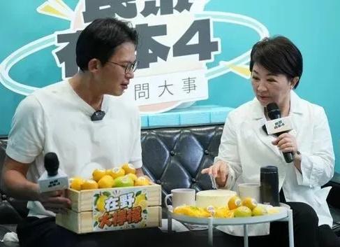 黄国昌还是很会营销自己的，在10月1日新开了一档网络直播节目，而首位邀请的来宾就