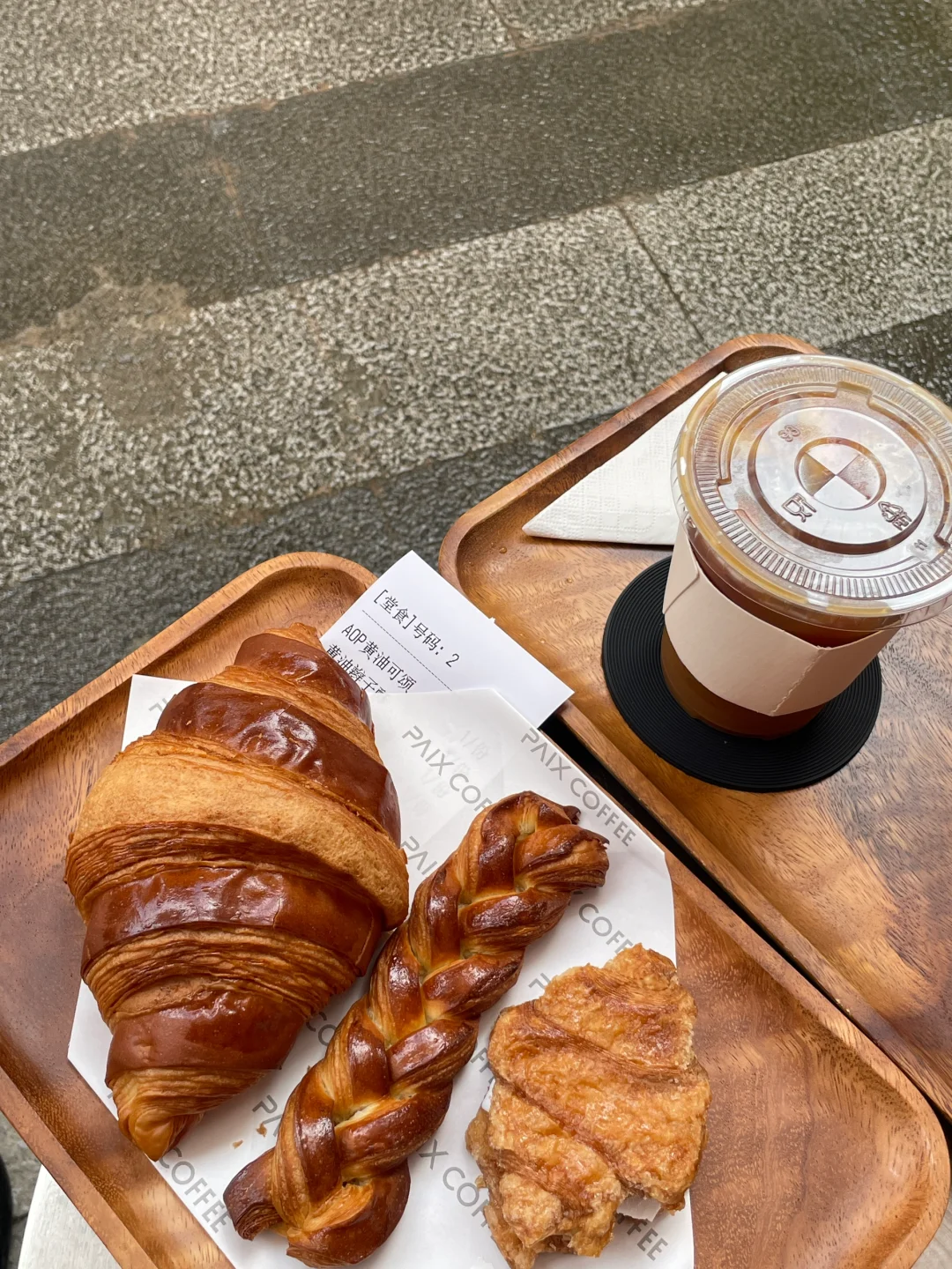 重建生活秩序，从街角的面包咖啡店开始