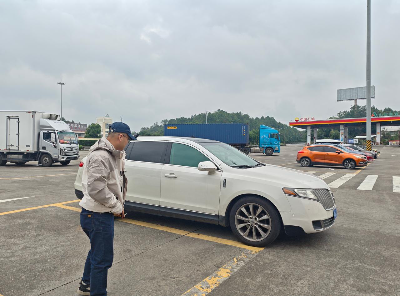 很多地方，第一次去和第二次去感受截然不同。
金秀我也走过十几次，确实不同的季节，