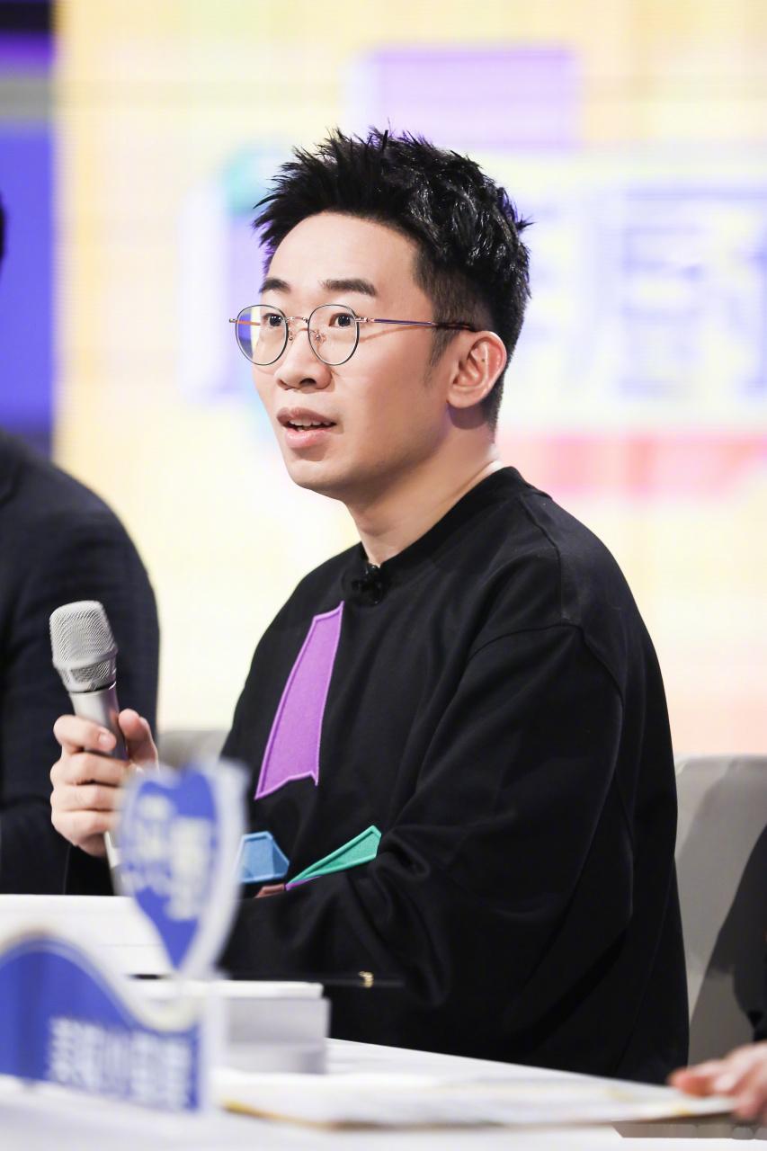 杨迪是背刺檀健次了吗？哪个艺人会不p图啊？

檀健次和杨迪的P图事件说到底就是一