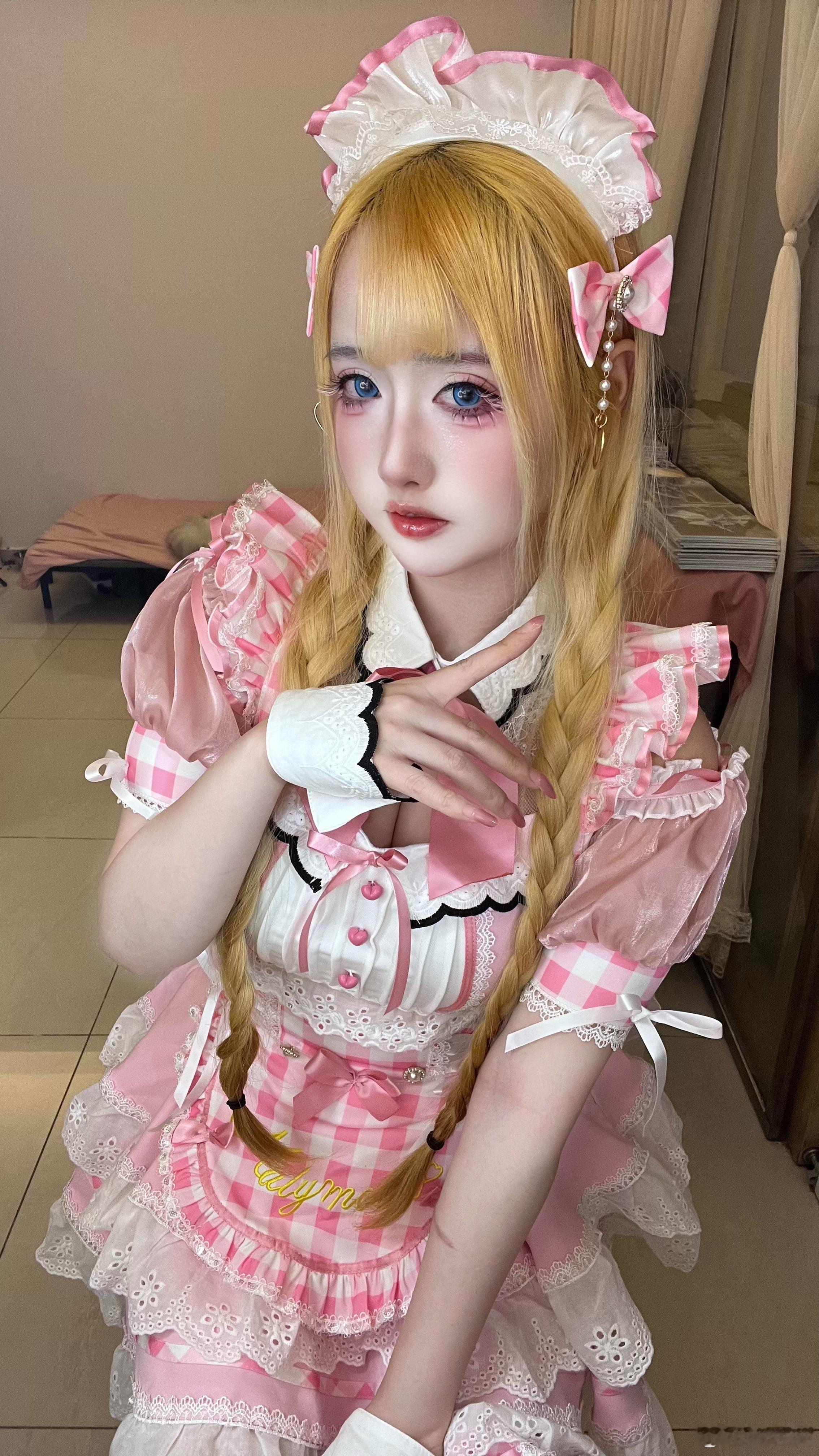 草莓蛋糕有点腻衣服