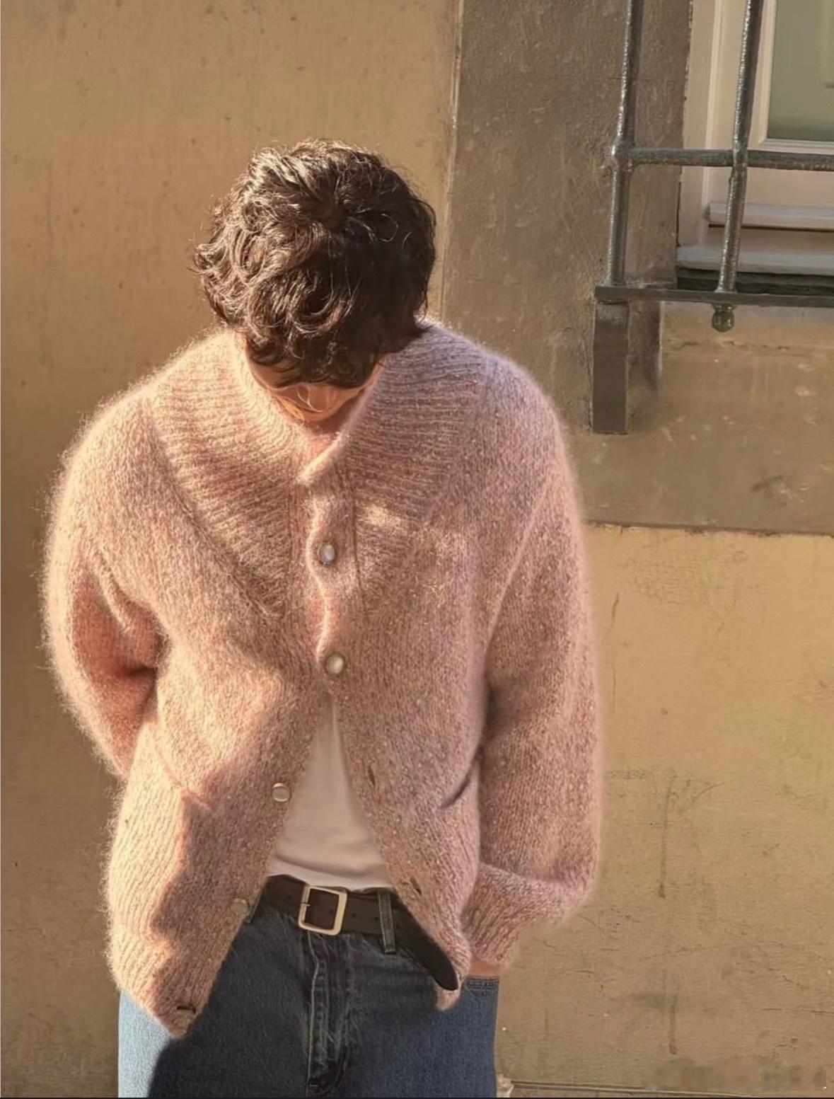 谁都会变老，这再正常不过。懂得尊重时光、从容老去，本身就是一件更有魄力、也更显魅