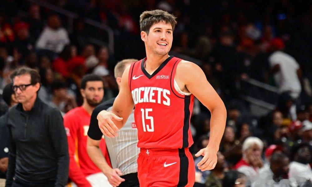 今天的小谢！！！出战30分钟28分2篮板6助攻3抢断2盖帽6三分投篮15中9，三