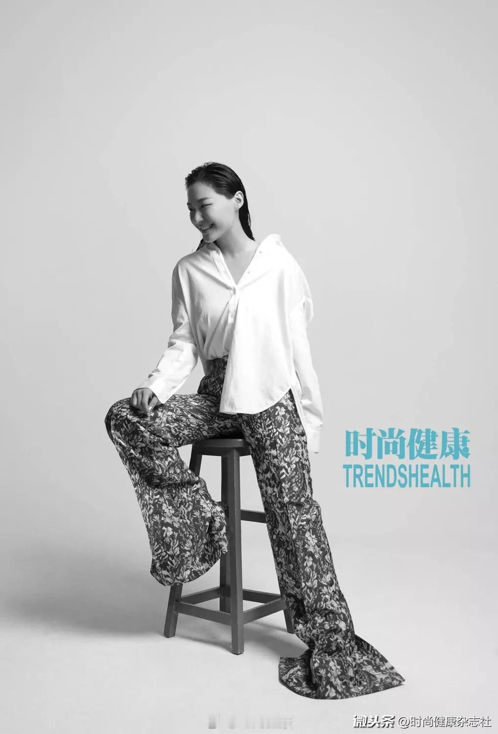 2018抗抑郁行动，今天让我们看看@金靖 是如何带给身边人快乐。金靖说她从不惹人