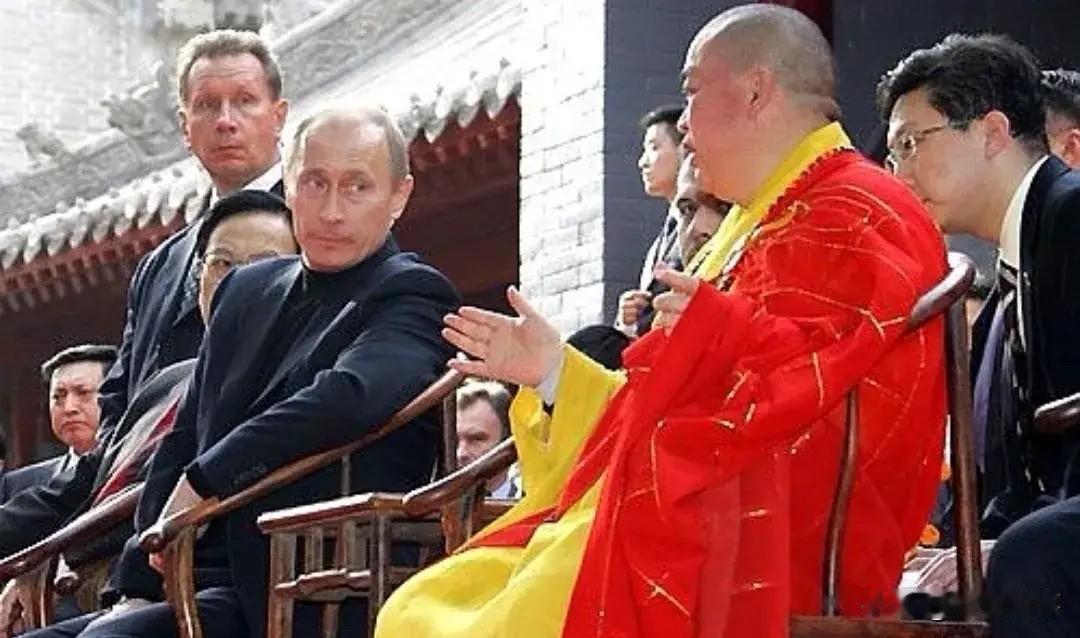 这可能是大和尚的高光时刻吧！可惜一切物是人非了
俄罗斯普京总统曾经在二十多年前到