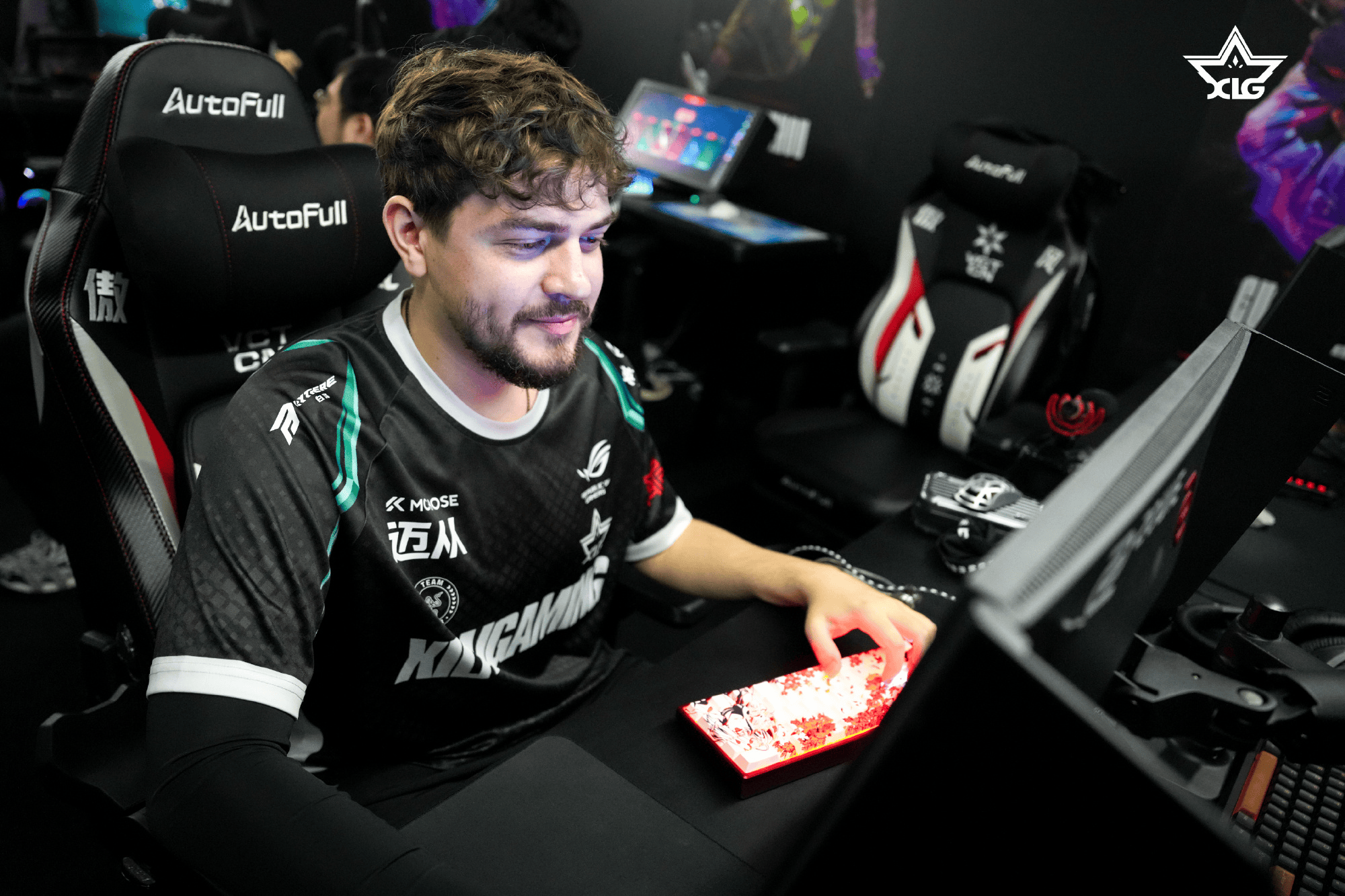 XLG分享后场花絮：hvoya教练为队伍赢下斗牛环节