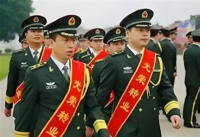 士官转业和军官转业有什么不同？

首先士官没有转业之说，而是叫退役安排工作，但本