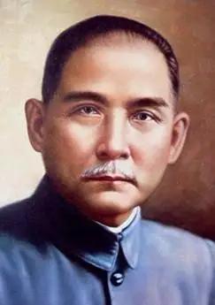 1912年‌孙中山先生在担任大总统44天‌后，正式让位给袁世凯。

根据《中华民