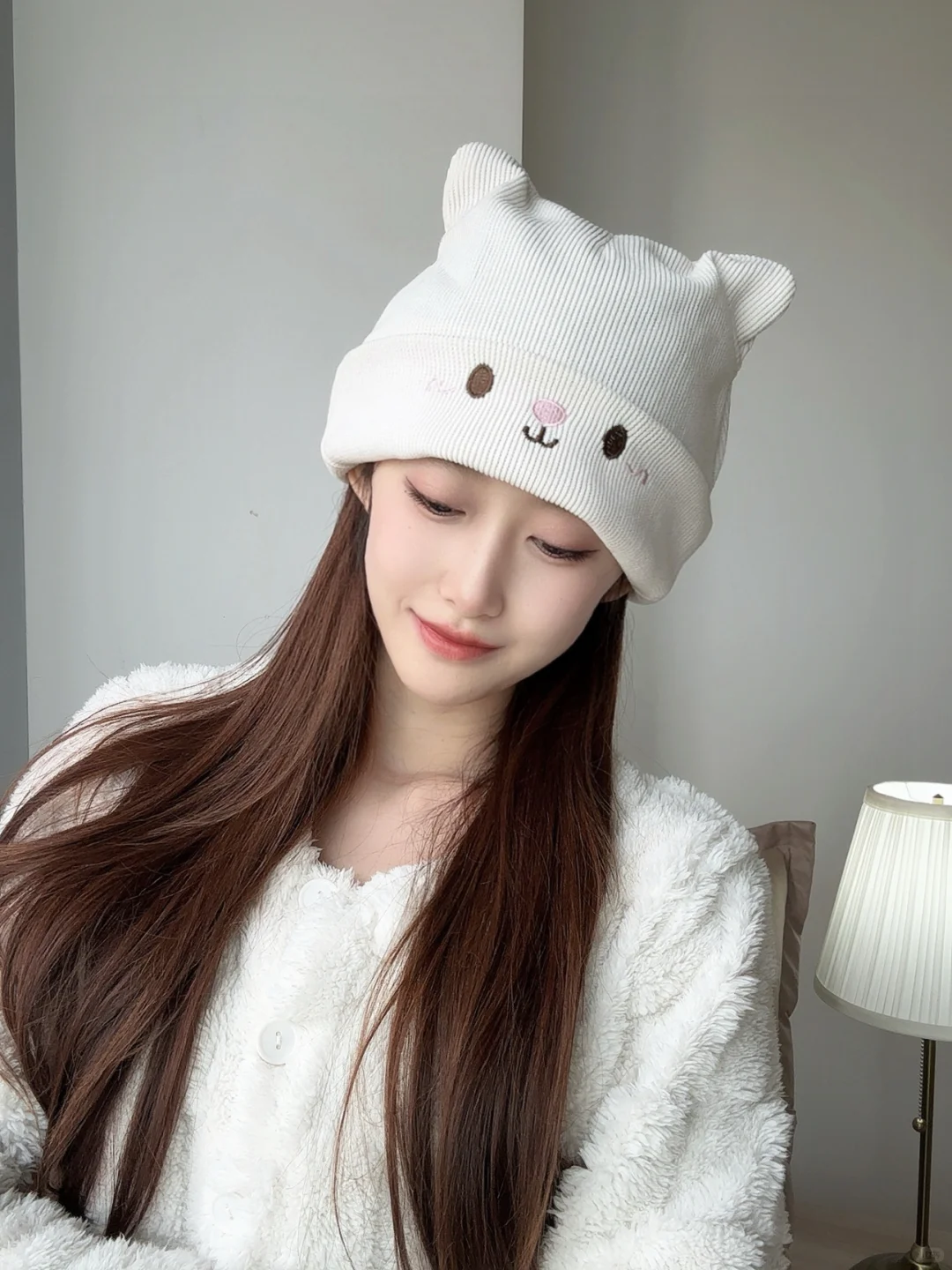 🐈冷到在家戴帽子