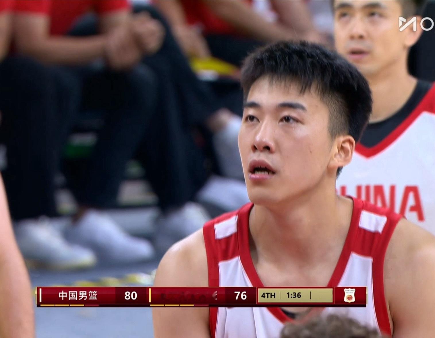 中国男篮热身赛战胜澳大利亚，王俊杰出战24分钟，15投8中，三分7中3，罚球5中