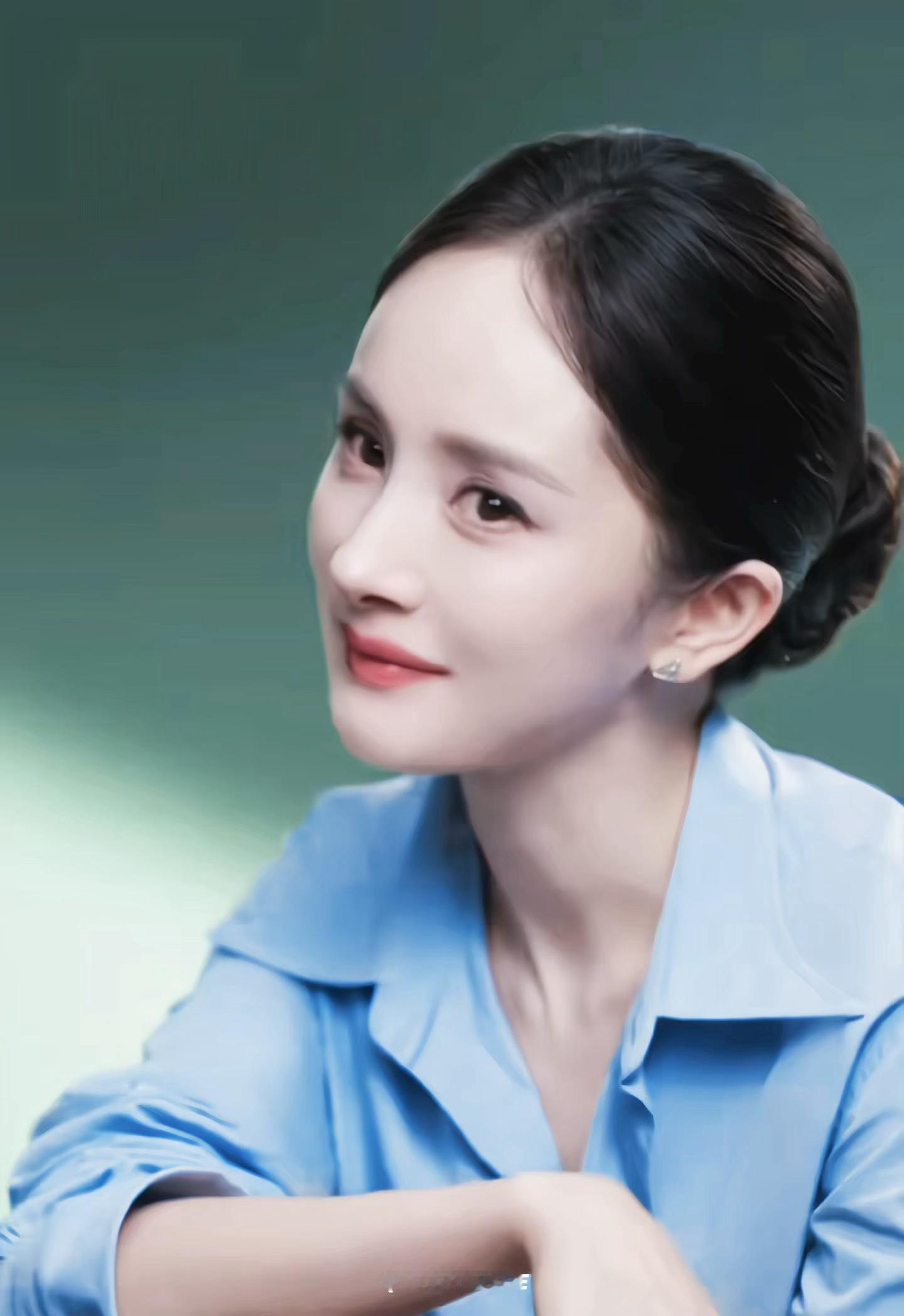 杨幂 捕捉到一秒月牙笑 好迷人啊