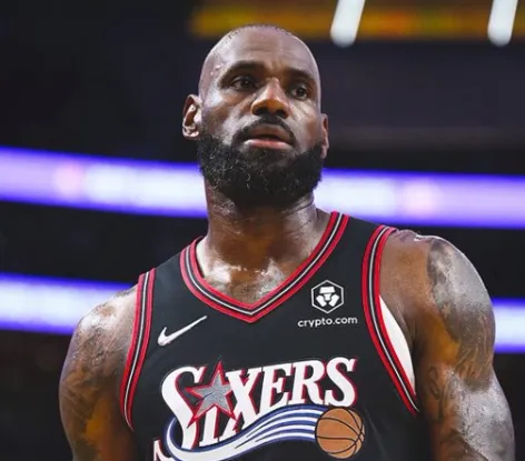 詹姆斯距离成为NBA常规赛历史胜场数最多的球员，还差27场胜利，下赛季肯定会拿到