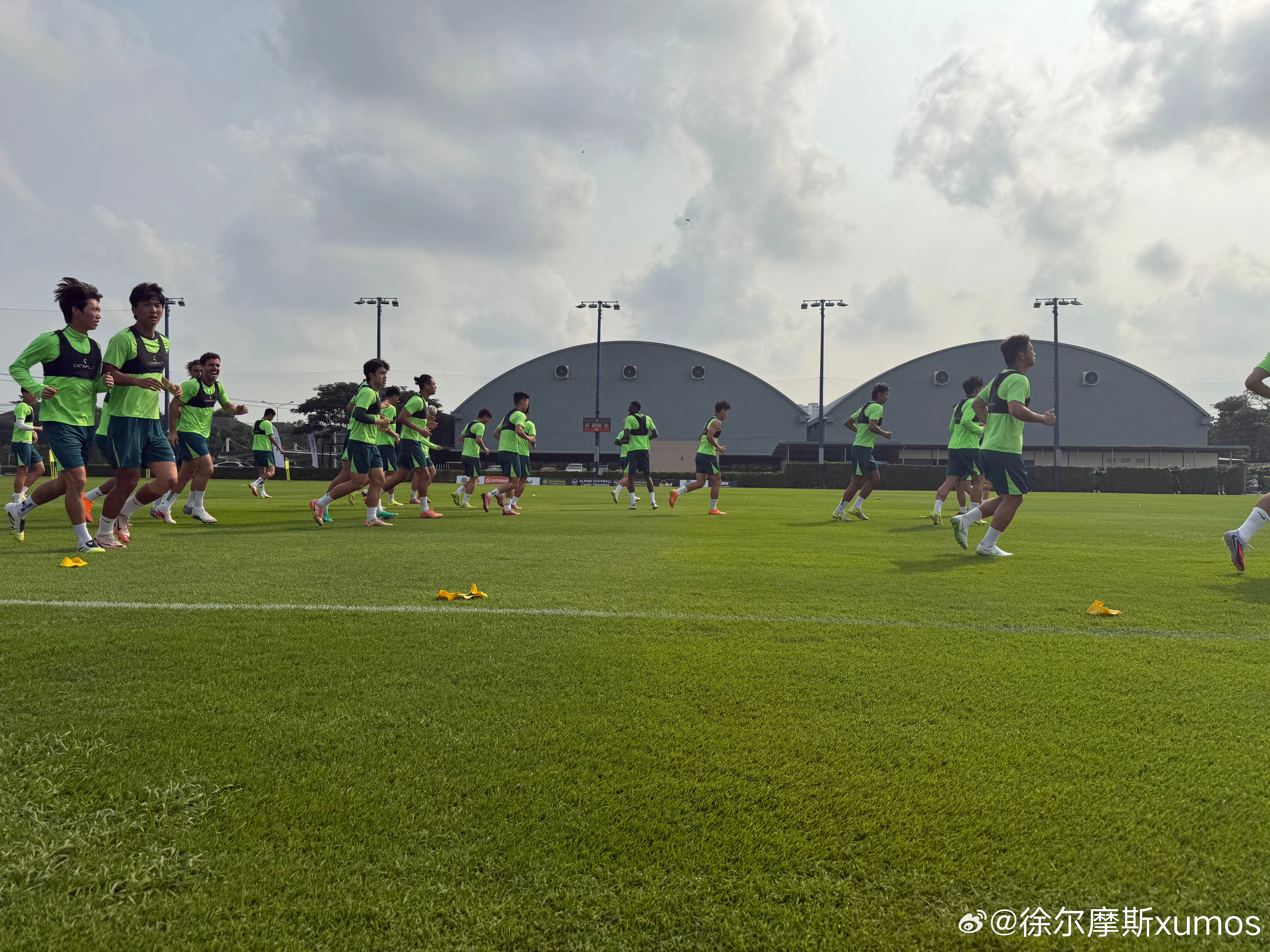 【直击国安曼谷冬训：球员训练投入程度高，球队明日约战新鹏城】懂球帝记者泰国曼谷现