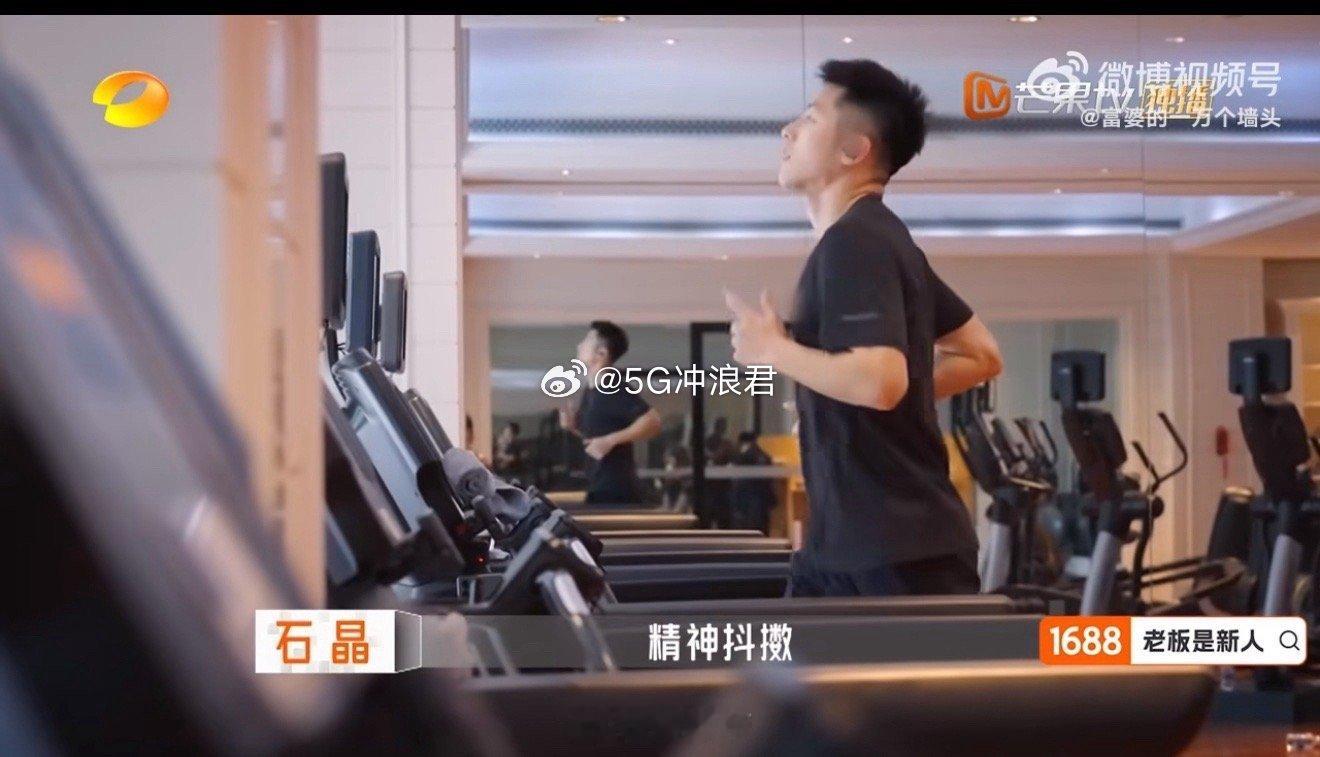 总裁助理谁当谁难受老板是新人 二叔在旁边怒跑两小时，石展承在一旁席地怒睡两小时，