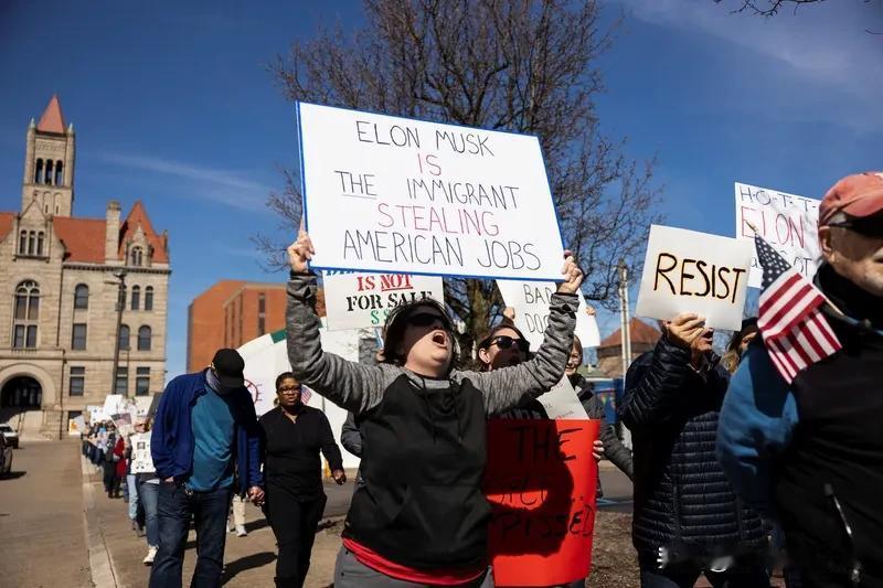 2025年，一场波及十万人的裁员潮席卷硅谷。独立裁员跟踪网站显示，2024年全球