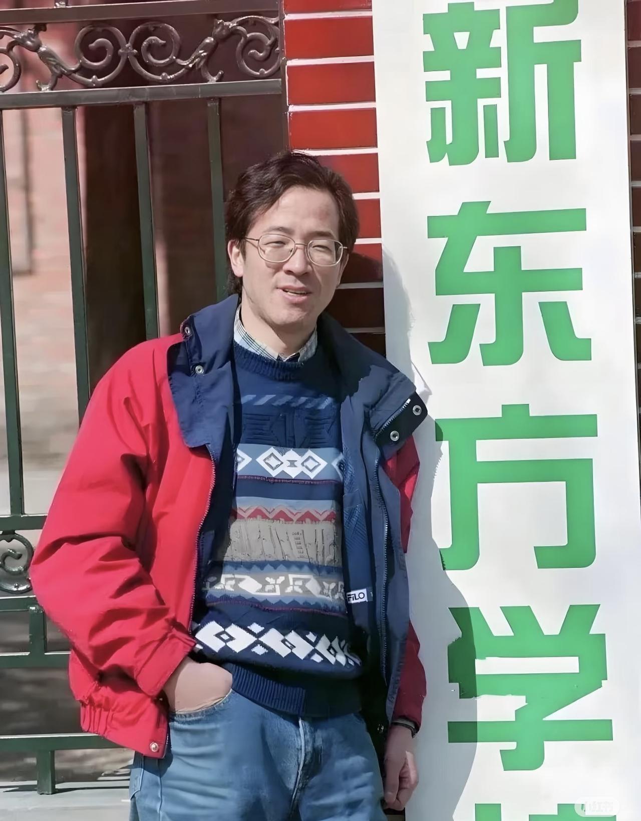 痛失主播爱将后，俞敏洪赢麻了！
根据东方甄选最新发布的业绩报告，预期2026财年