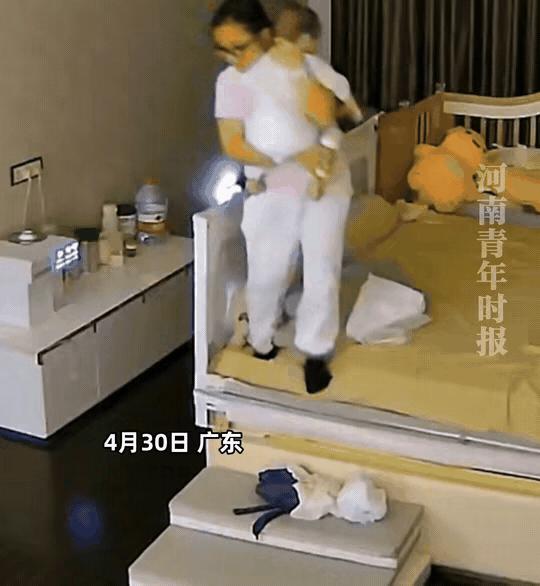 关键时刻见人心！广东一户人家中，宝妈体谅保姆身形娇小，特意在床边搭了简易台阶方便