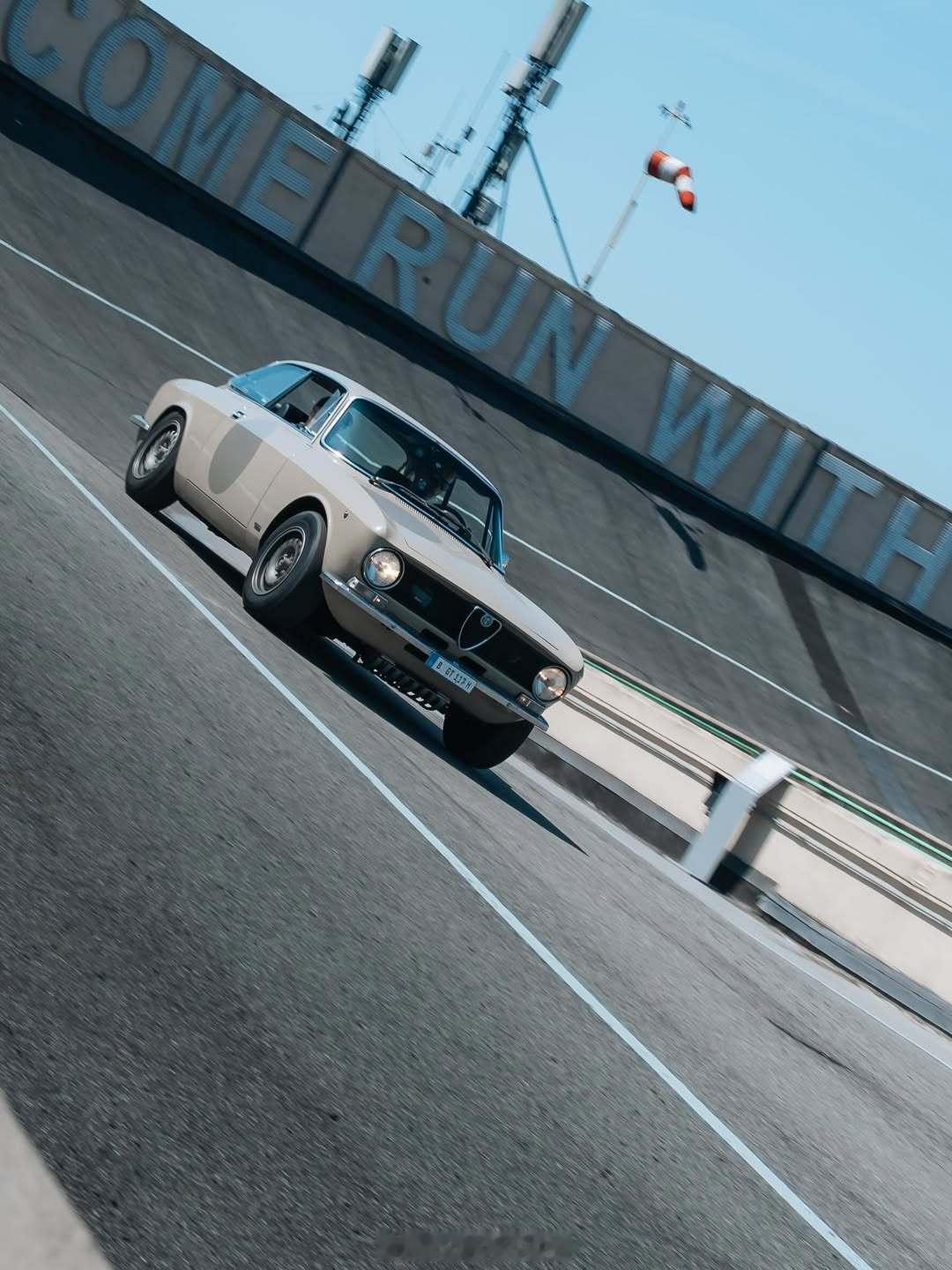 ClassicCars AlfaRomeo GT Junior