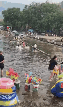 本来想要骂他两句的。
结果，想问他，没事吧。