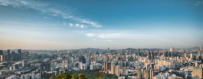 云南工贸职业技术学院在昆明安宁市昆畹中路23号。2017年经云南省政府批准成立，