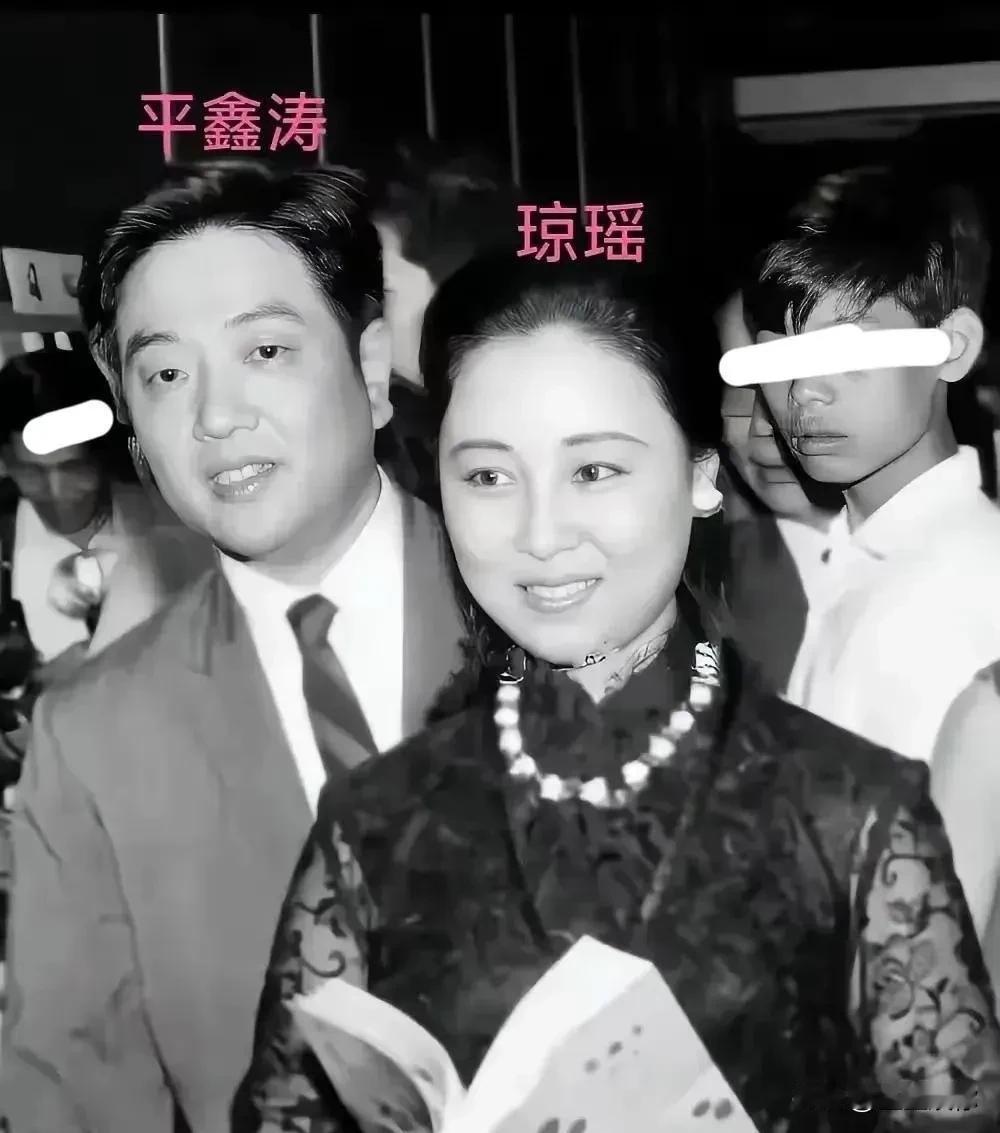 平鑫涛亏待的是前妻，但是他可一直都没亏待过琼瑶。琼瑶是个新作家的时候，他给琼瑶租
