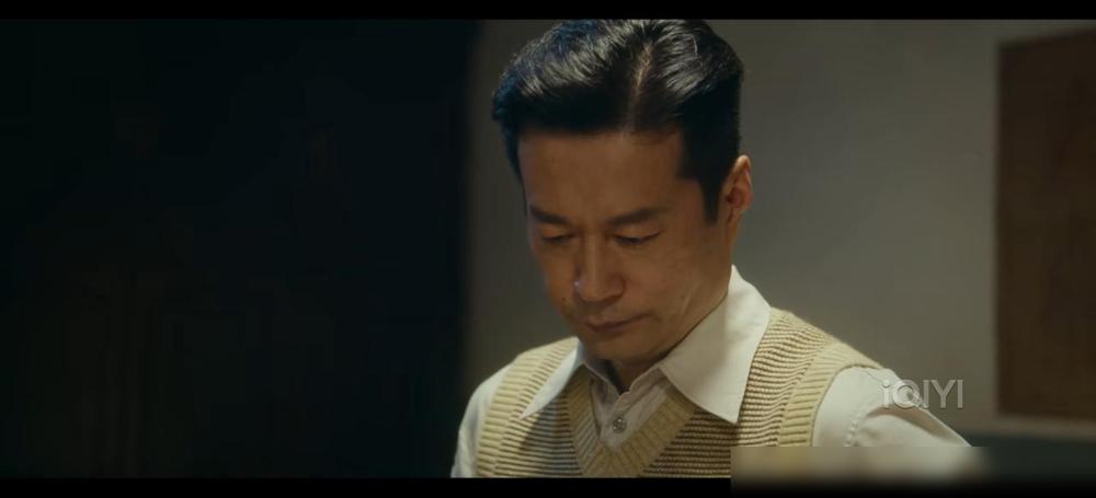 《风与潮》柯家兄弟都是共产党，大哥还是上级佛手，但是弟弟明显不知道。

我看下来