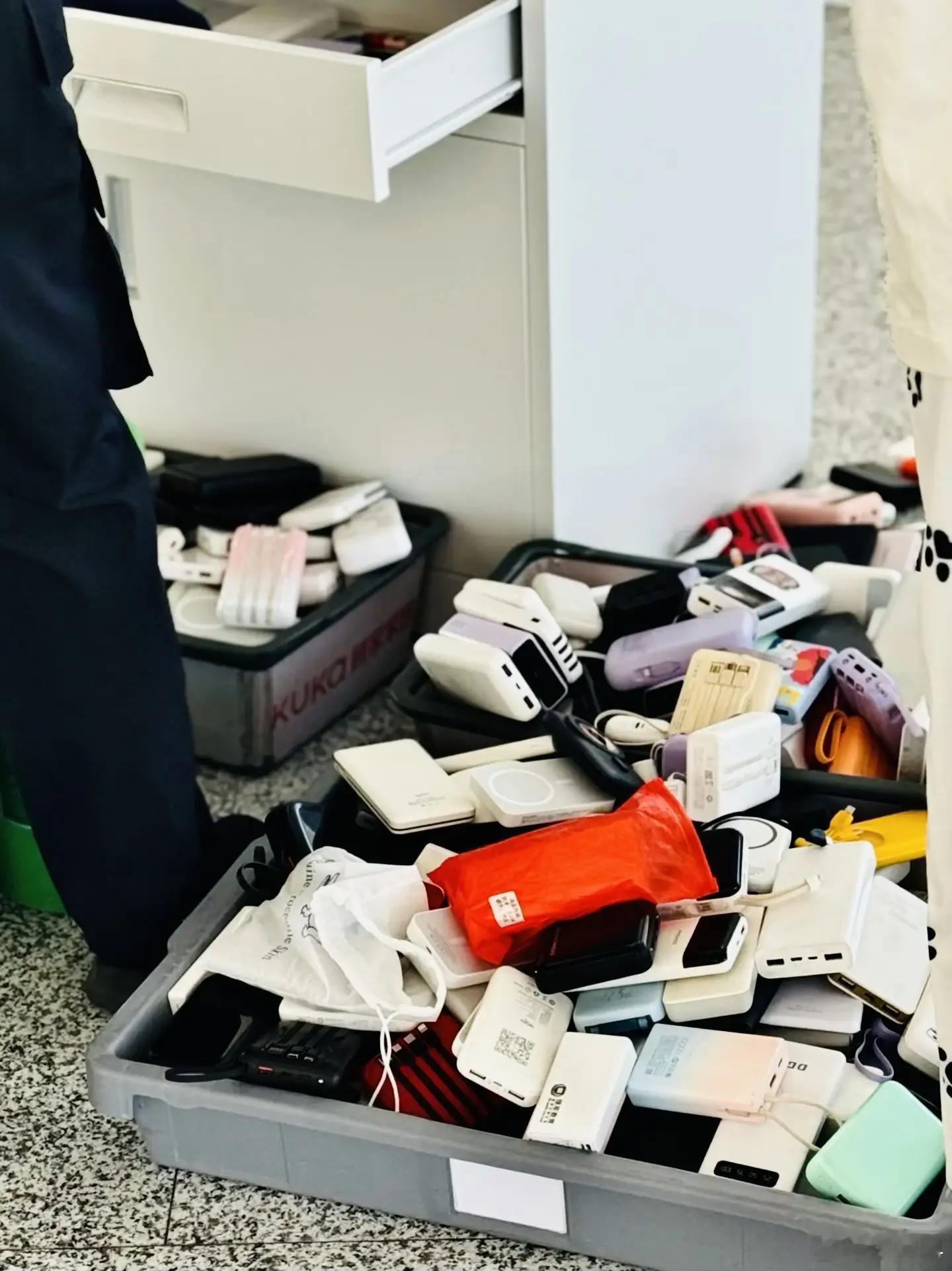 我们要集体换充电宝了吗 充电宝问题不仅仅是选择品牌和功率的问题，安全是原则，安全