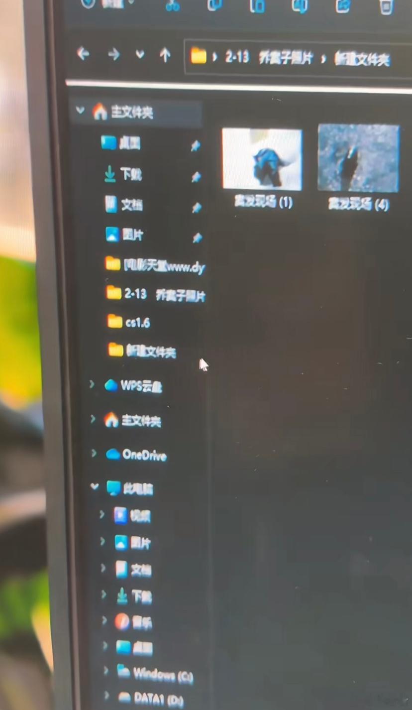 以法之名盯帧细节 《以法之名》的观众是真能处，看剧都带着显微镜逐帧抠细节，这毅力