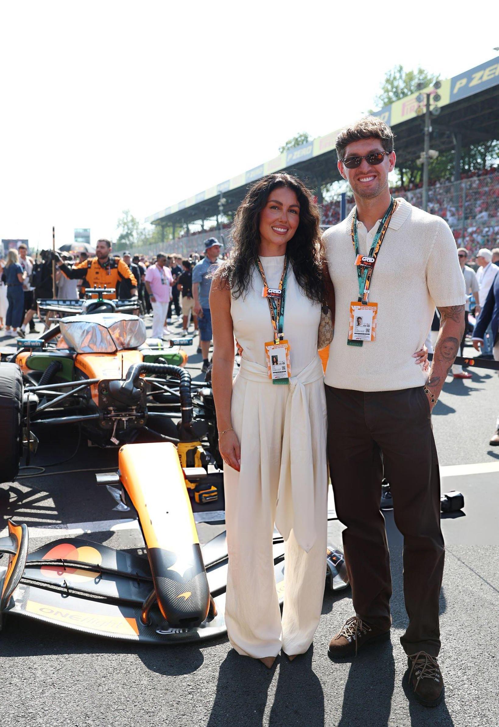 F1意大利大奖赛斯彭斯、琼斯、斯通斯现场打卡🏎只为三狮军团英格兰球迷俱乐部[超
