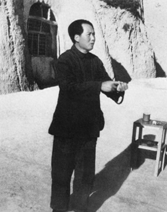 遵义会议35年后，毛主席下巴新长痣，这种现象背后是否存在科学依据呢？
1954年