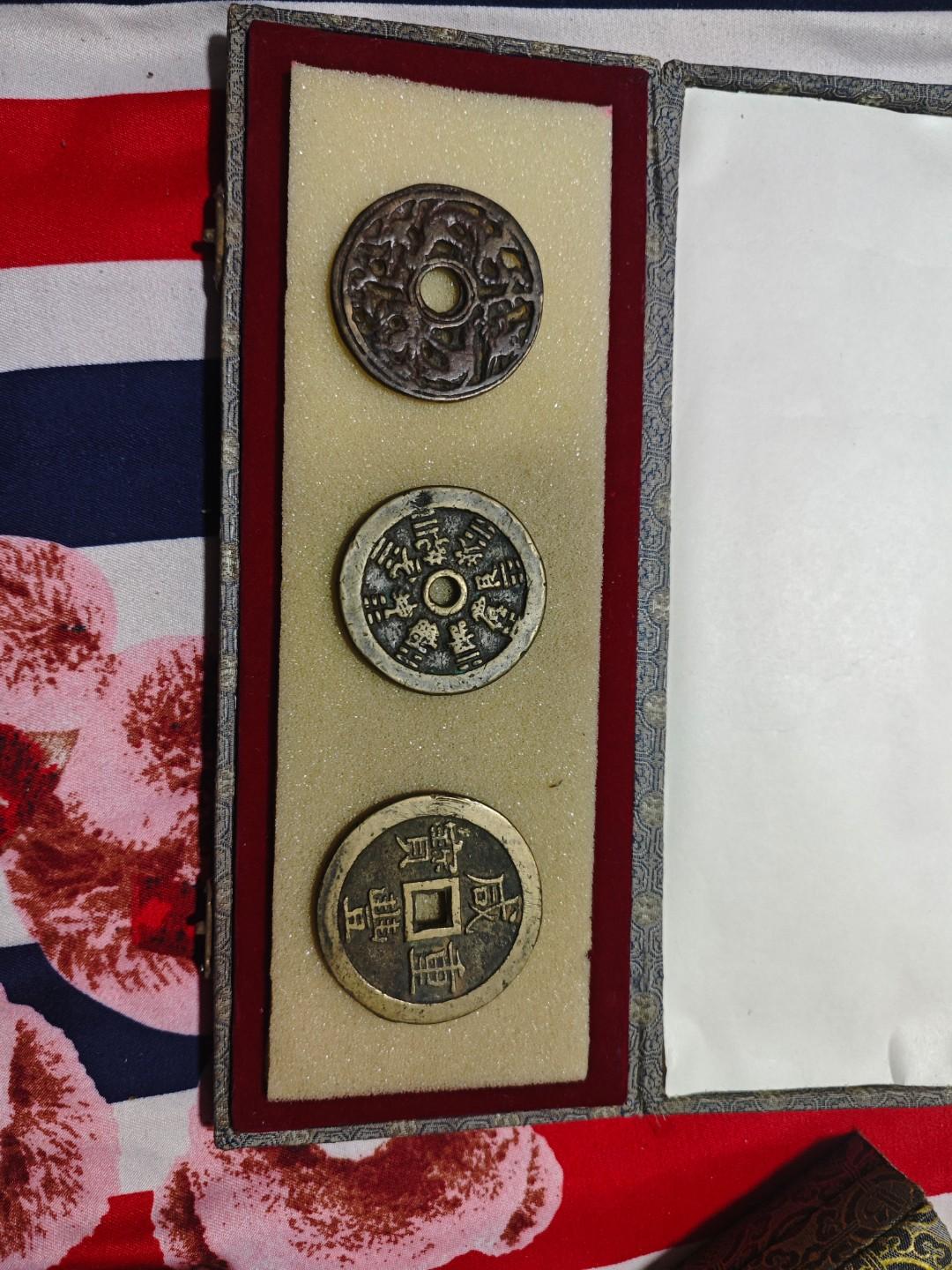 大家认识这几个古币吗，这是我收藏的，有人叫它花钱，但也说不明，请条友指教。