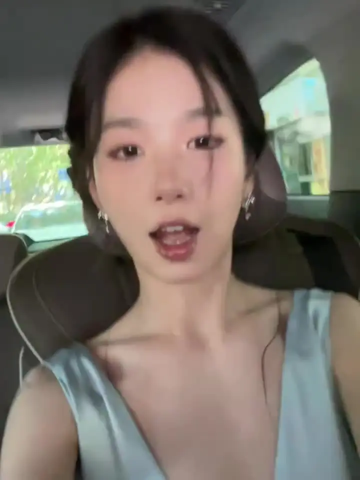就好像我们两个没爱过一样