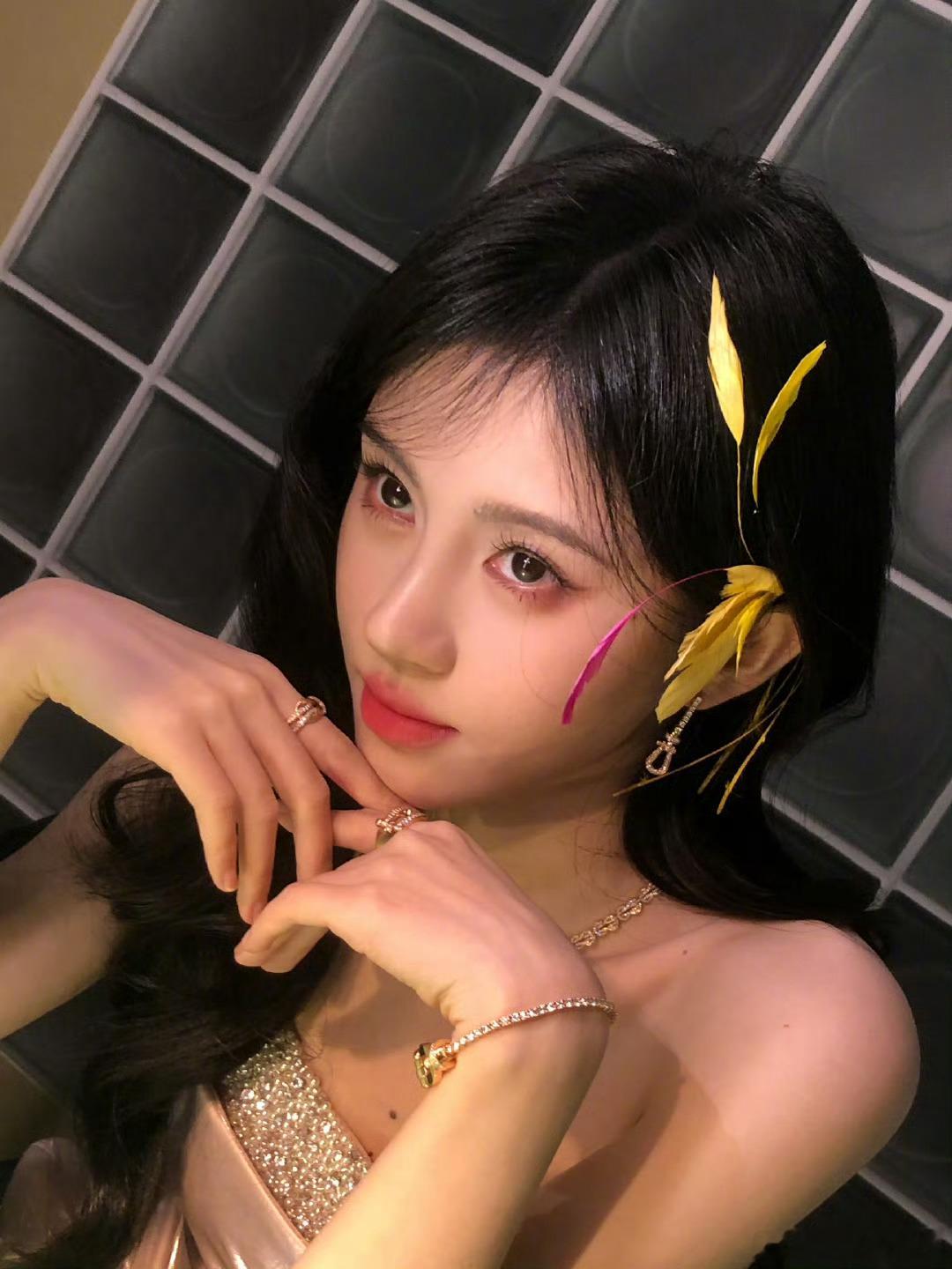 jjy鞠婧祎 jjy鞠婧祎阿黛 “我眼中的暮色,是这盛世是你眼里的星光是仲夏”?