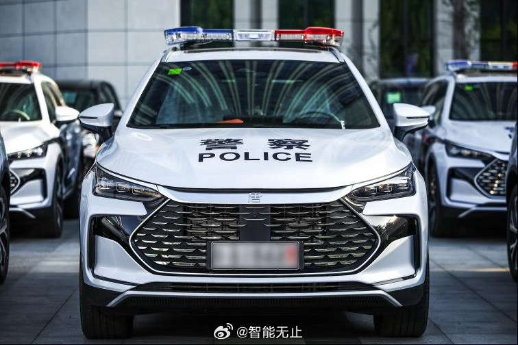 不止家用热销！比亚迪还持续领跑公务车采购榜，助推全球公务车绿色升级最近，2026
