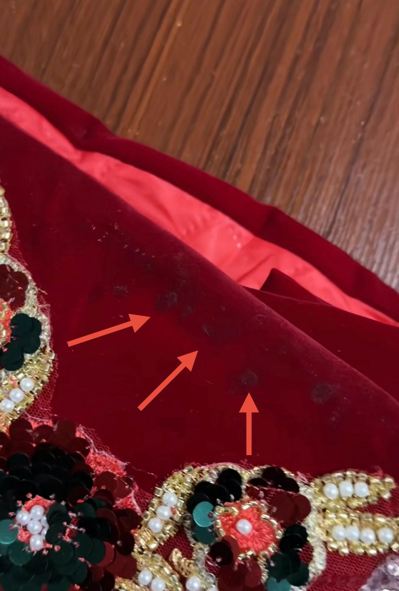 女子将敬酒服穿脏后焊接吊牌退货这就真奇葩了，看了下同样也是买回去穿完又申请退货退