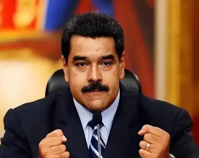 堂堂一国总统，在自己首都被美军悄无声息抓走并带出国门，这事简直突破底线。马杜罗不