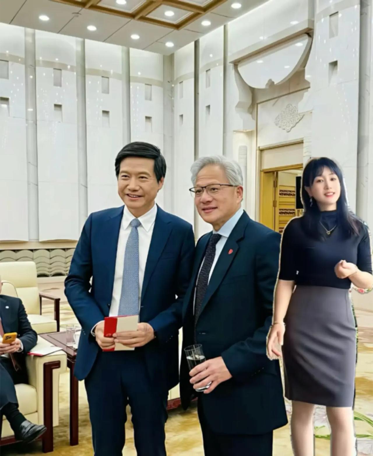 黄仁勋太好了吧，每个人都耐心合照！希望你常来中国哦！黄仁勋 英伟达