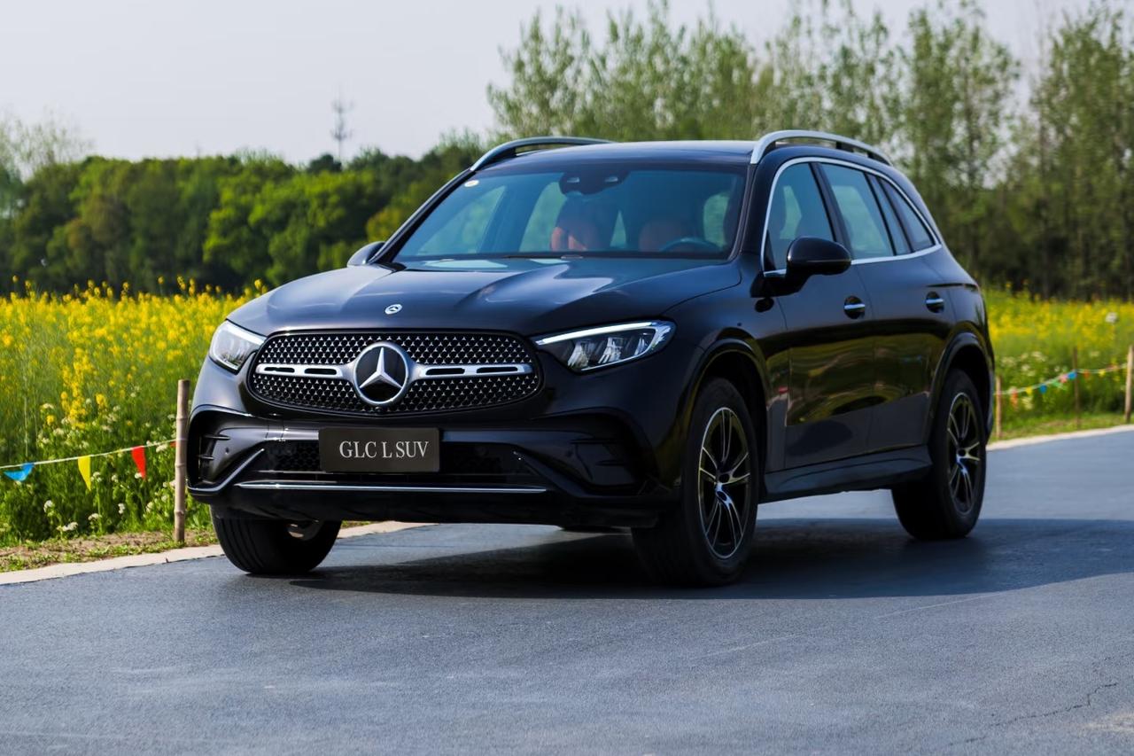 奔驰GLC 10月销量6692辆，
奔驰GLC 11月销量10840辆，
奔驰G