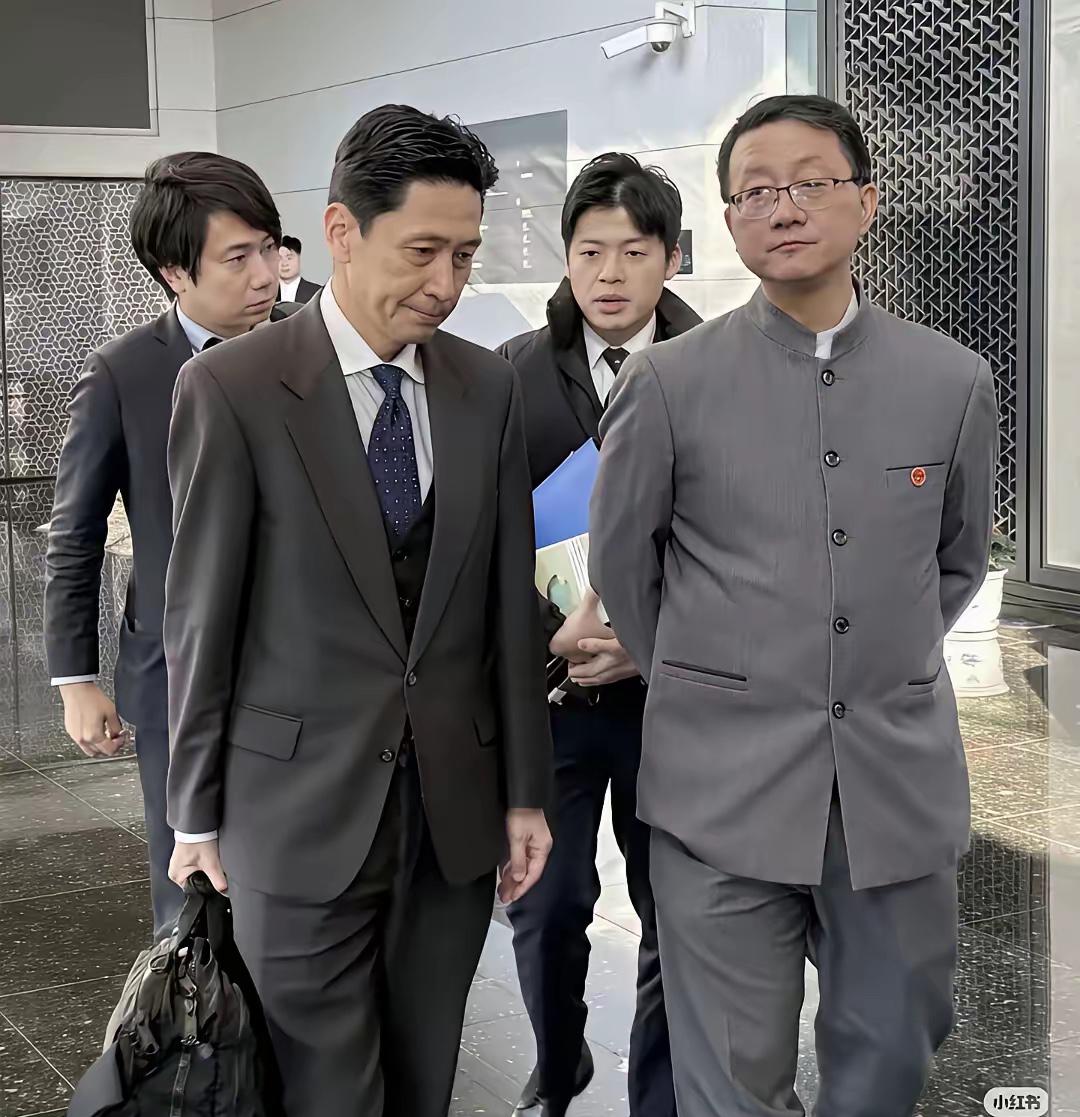 “谁是我们的敌人？谁是我们的朋友？这个问题是革命的首要问题。”

刘司长用行动划