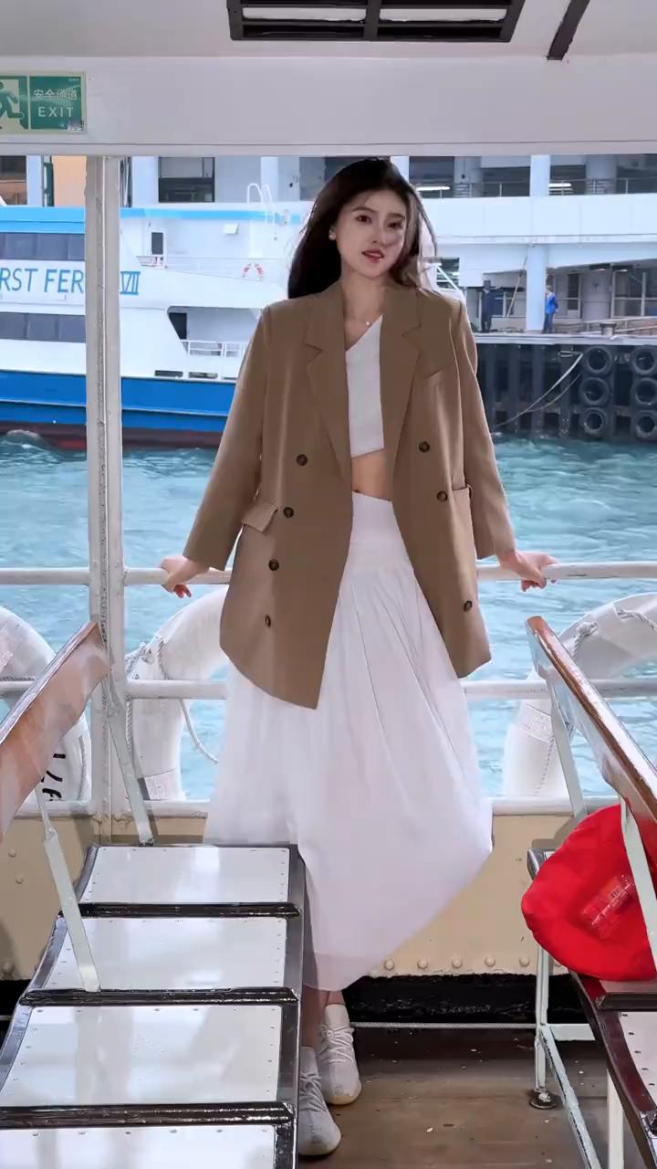 香港三角龙，下一站香港西九龙。