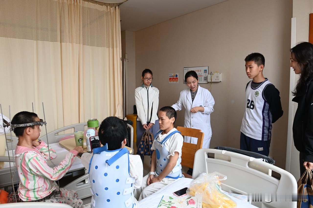 累计救治贫困脊柱疾病重症患者500多人次
海鹰基金会与爱同行
3月28日，北京大