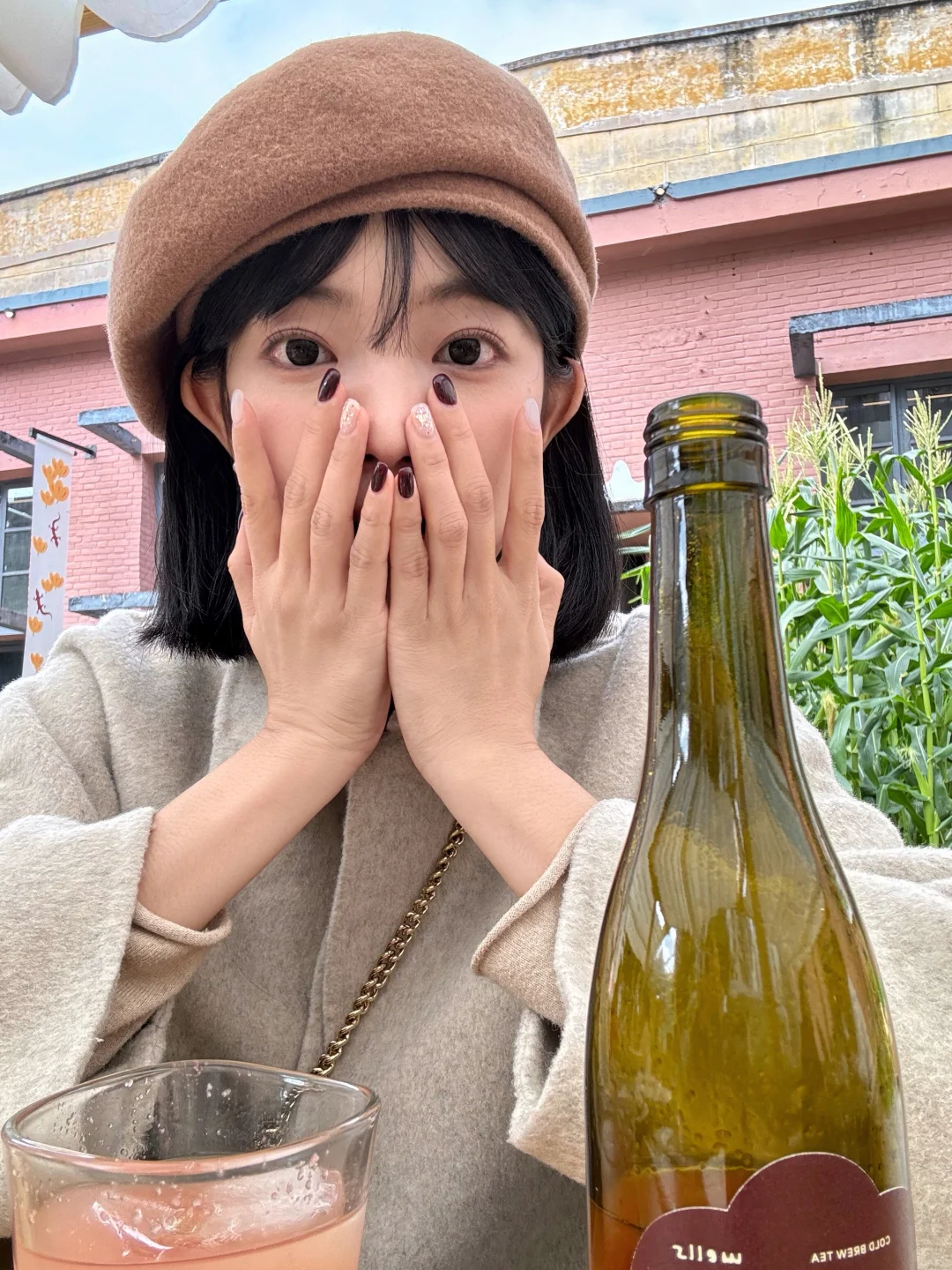 想秀秀新年美甲🪵 𓂂𓈒𓏸 拍照姿势be like…