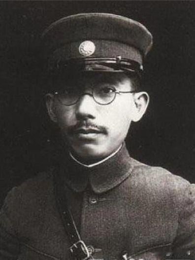 1937年的南京，为唐生智铺开了一张中华上下五千年堪称最完美的历史剧本。
许多人