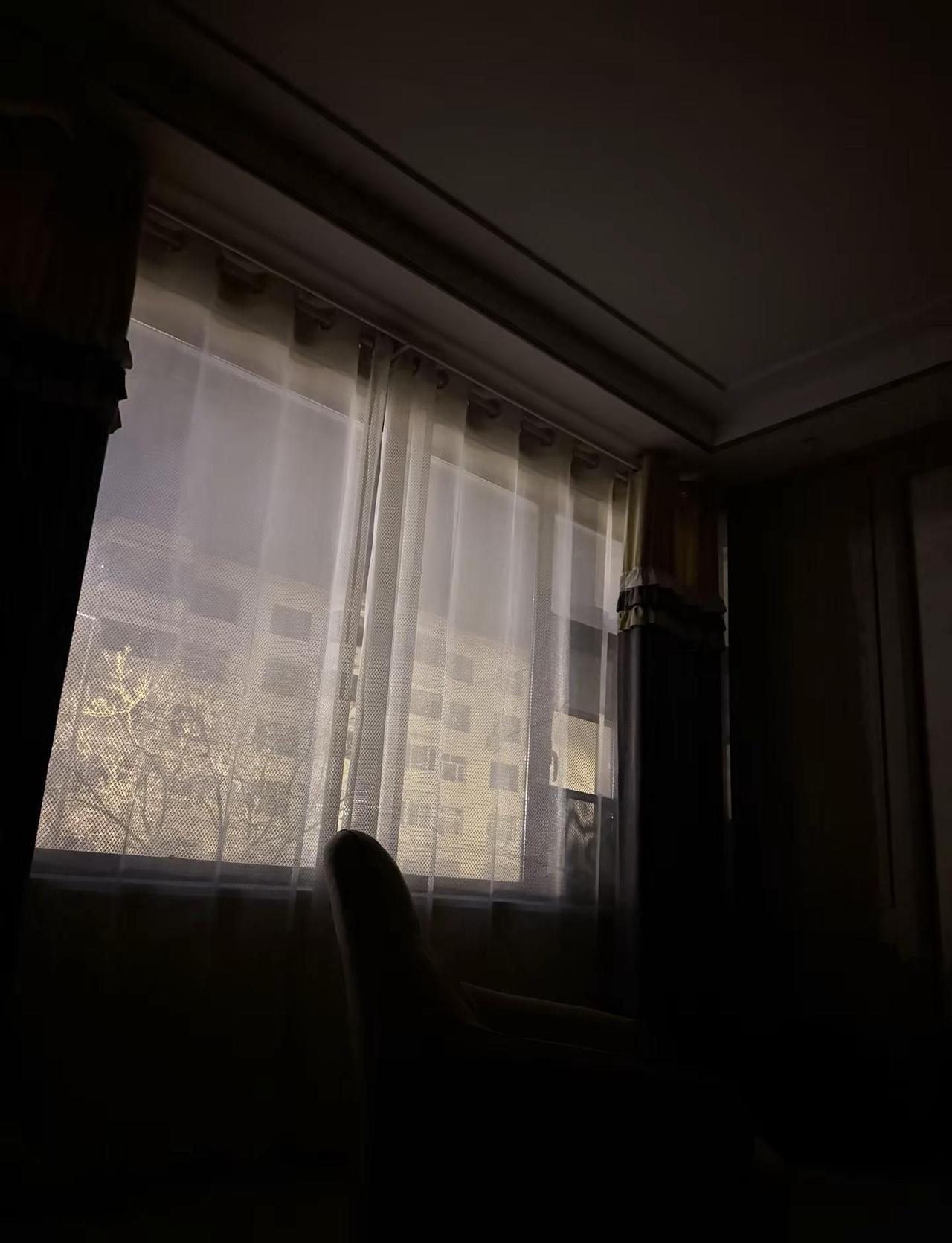 时代最大的败笔就是让一个有情有义的人   觉得有钱就行